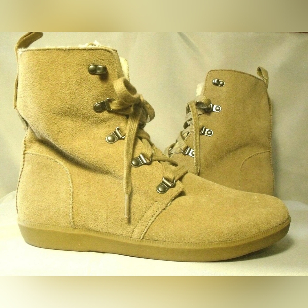 American Eagle Outfitters tan suede lace-up ankle boots with faux fur lining 9